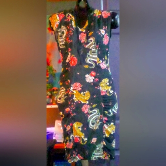 Mid length black dress with hood size medium - Picture 1 of 1